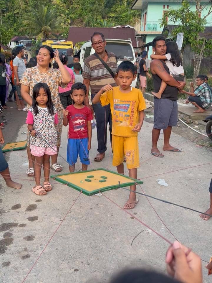 Sania Leonardo jadi sukarelawan bencana alam di Sumatra Utara.