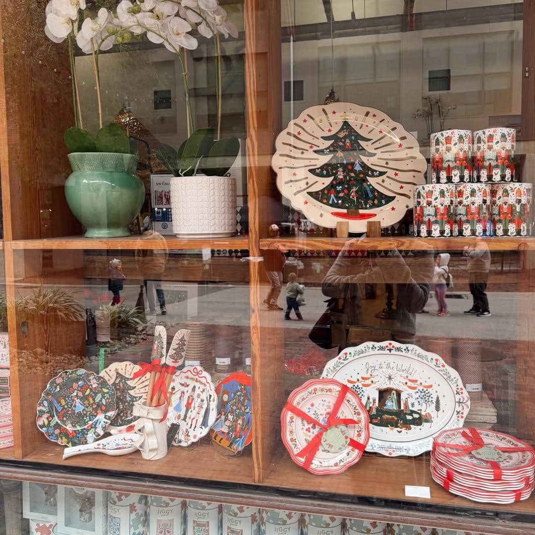 Jennifer Bachdim jalan-jalan di Kota San Antonio, Texas.