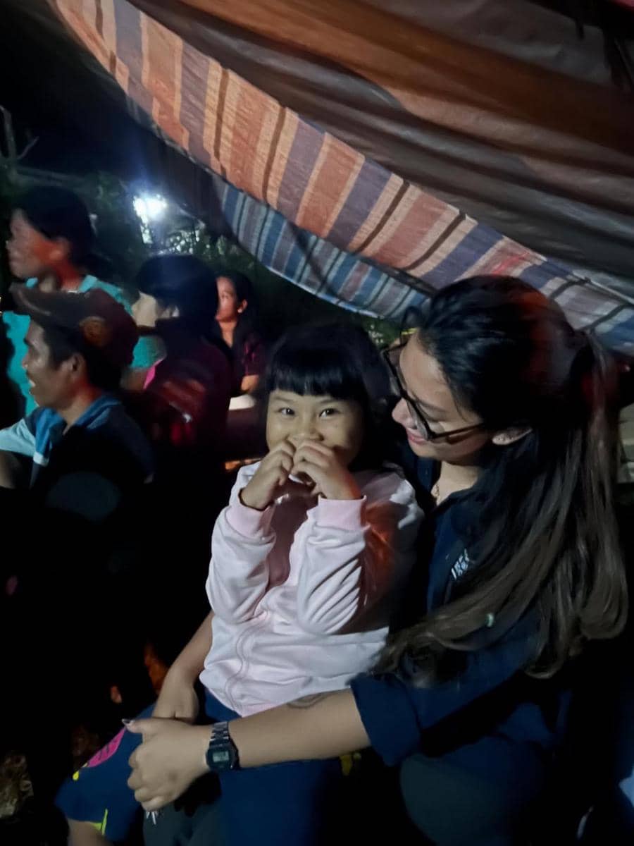 Sania Leonardo jadi sukarelawan bencana alam di Sumatra Utara.