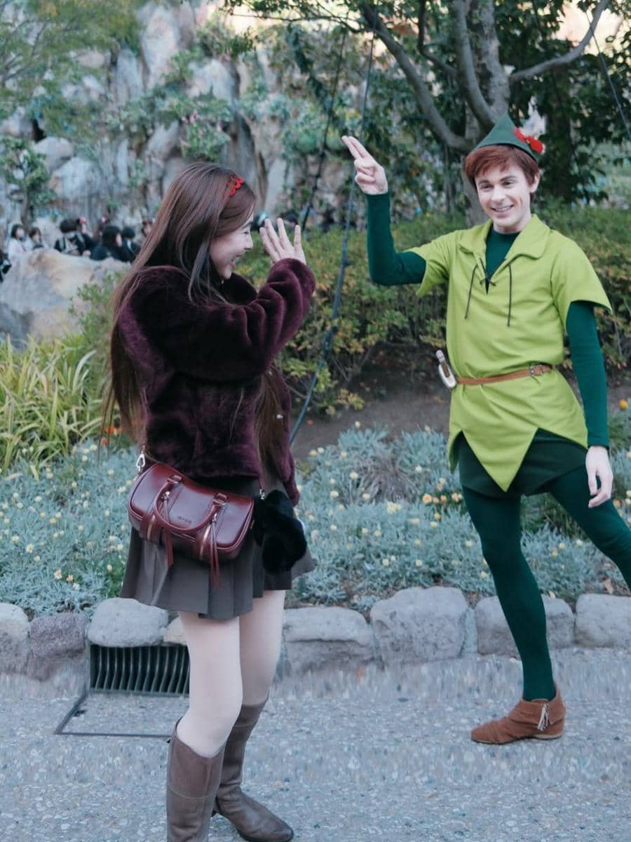 Felicya Angelista bertemu Peterpan di Tokyo Disney Resort's