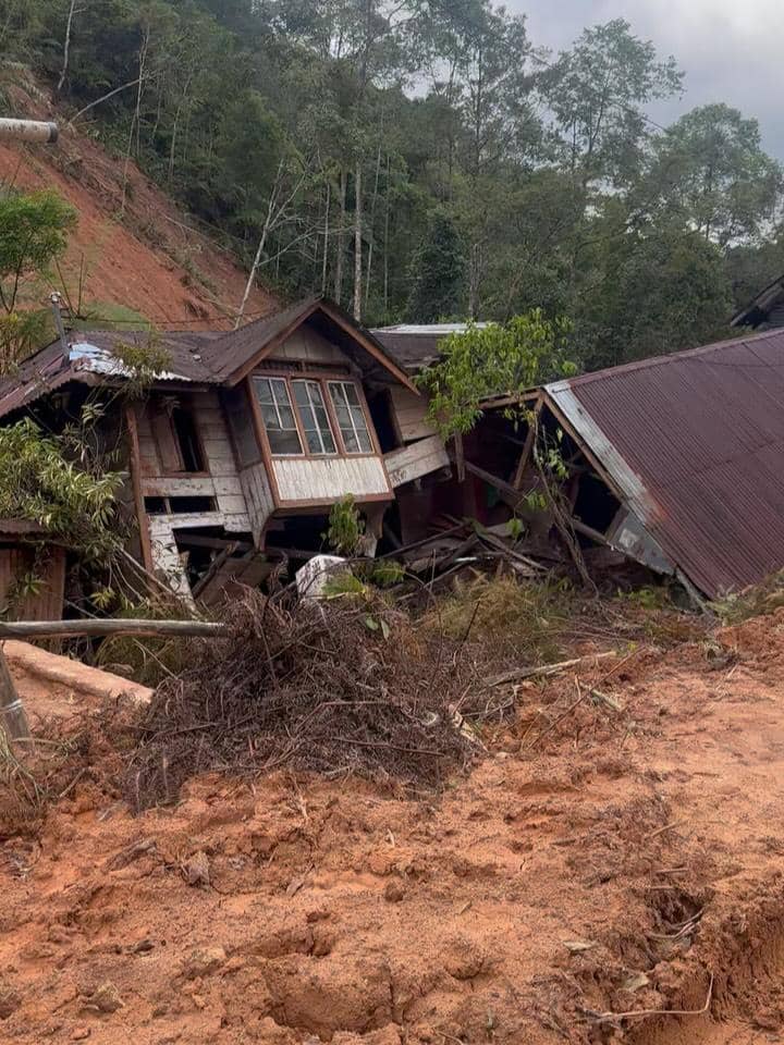 Sania Leonardo jadi sukarelawan bencana alam di Sumatra Utara.