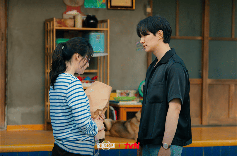 cuplikan drama Typhoon Family