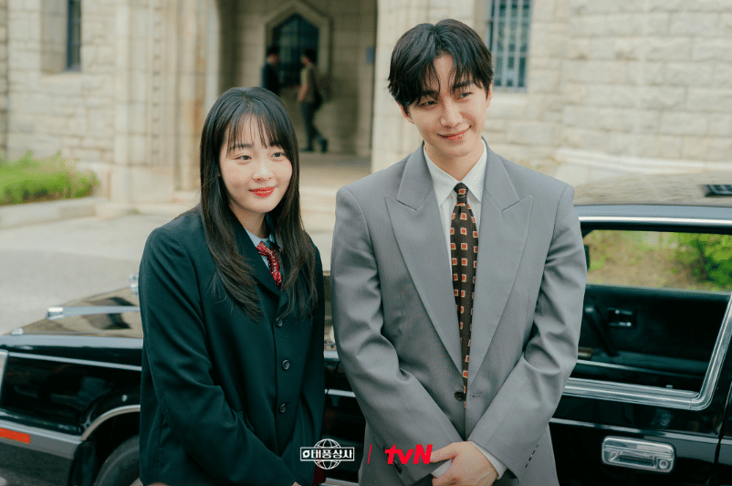 cuplikan drama Typhoon Family