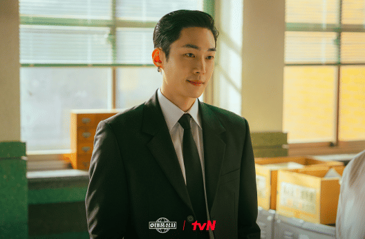 cuplikan drama Typhoon Family