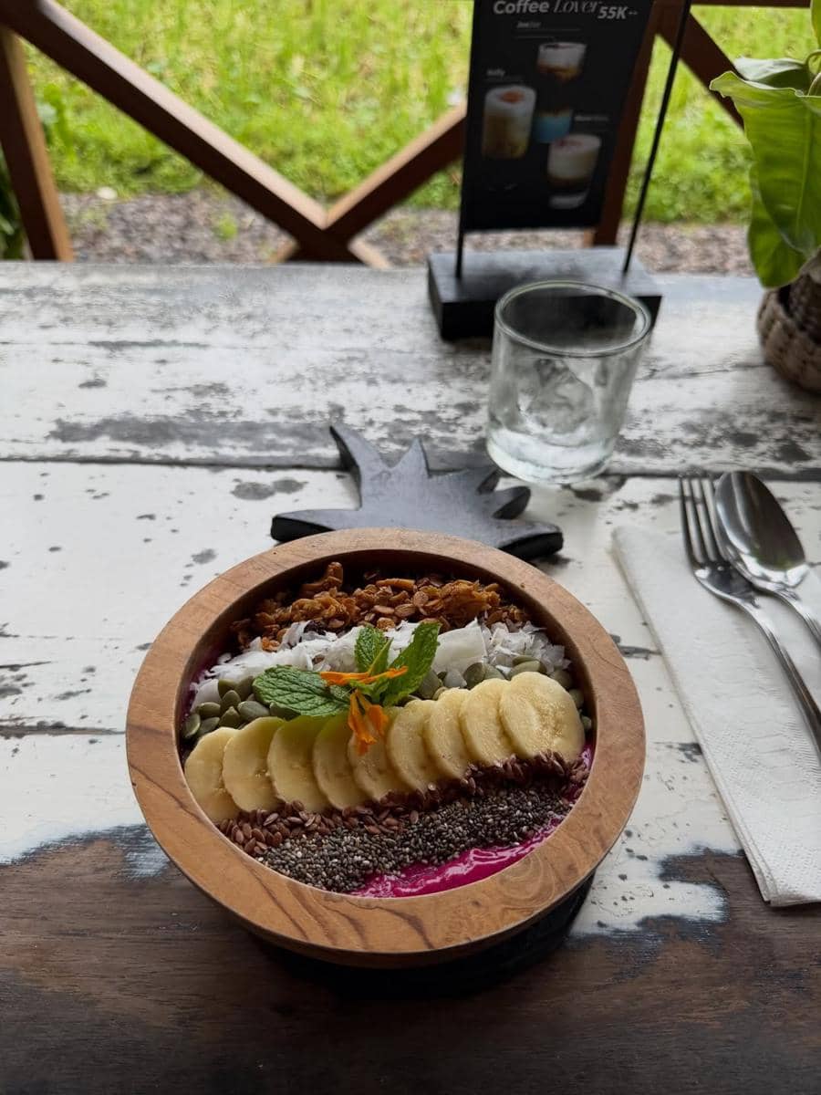 potret liburan Rizky Ridho dan istri