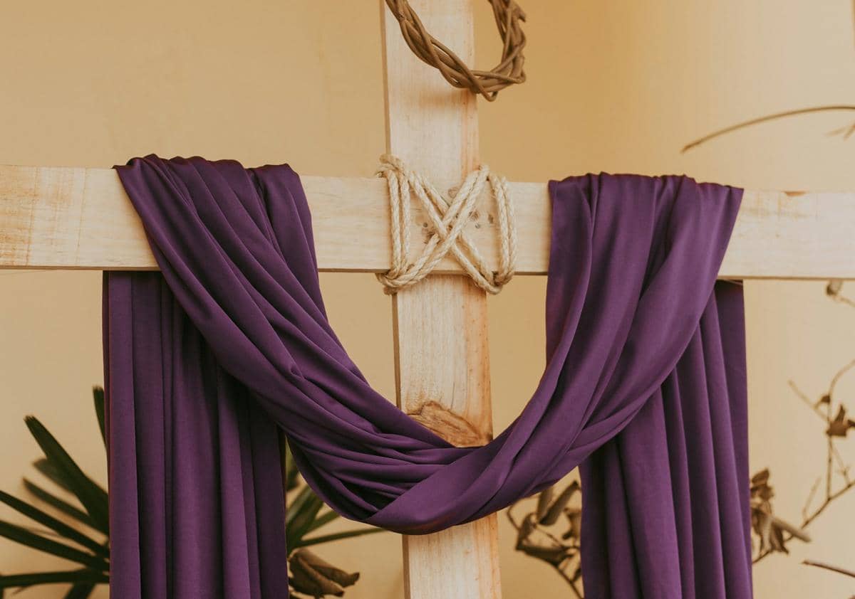 Ilustrasi salib (unsplash.com/Photo by Thays Orrico)