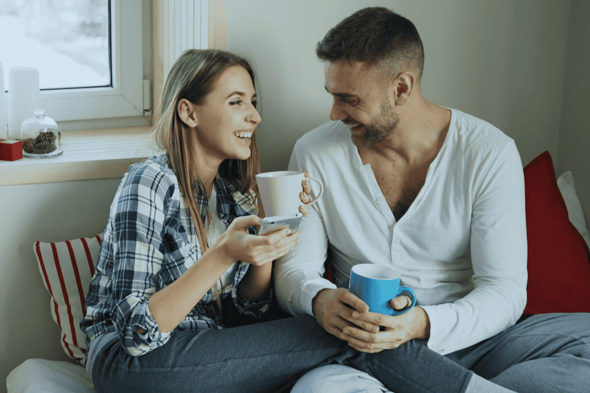 ilustrasi pasangan sedang berkomunikasi