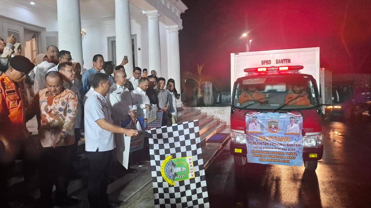 Pemberian bantuan bencana dari Banten untuk Sumatra