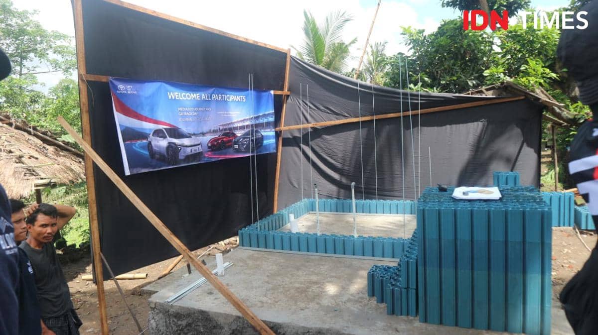Toyota bangun toilet umum di Desa Adat Sasak Ende, Lombok, Nusa Tenggara Barat (NTB). (IDN Times/Dheri Agriesta).