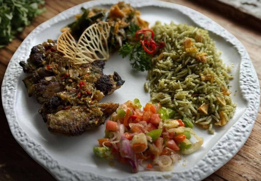 Nikmatnya Ayam Sambal Hijau Nasi Jeruk Tsamara !🌿Nasi hijau basmati dengan aroma daun jeruk yan.jpg