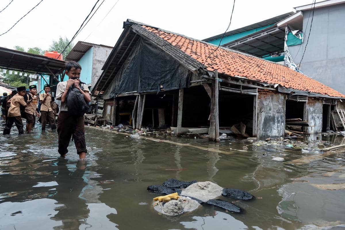 Banjir rob di Kampung Dadap, Kosambi, Kabupaten Tangerang, Banten, Rabu (5/11/2025)