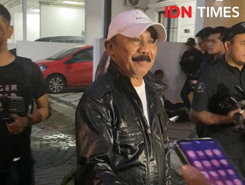 potret Opie Kumis melayat ke rumah duka Epy Kusnandar 