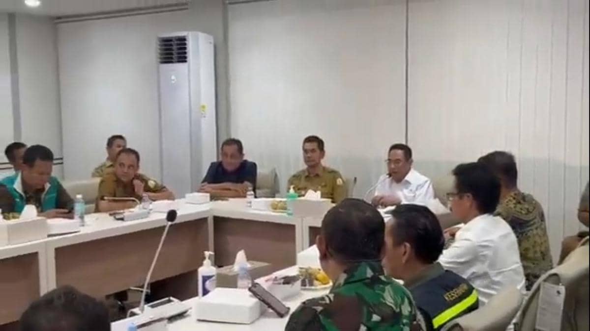 Wamenkes dr. Benjamin Paulus Octavianus menyampaikan penghargaan atas dedikasi dan respons cepat tim medis Unhas. (Dok. Unhas)