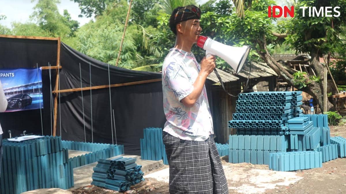 Toyota bangun toilet umum di Desa Adat Sasak Ende, Lombok, Nusa Tenggara Barat (NTB). (IDN Times/Dheri Agriesta).