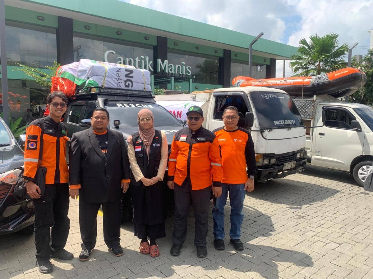 Chiki Fawzi turun bareng Dompet Dhuafa untuk bencana Sumatra (IDN Times/Doni Hermawan)