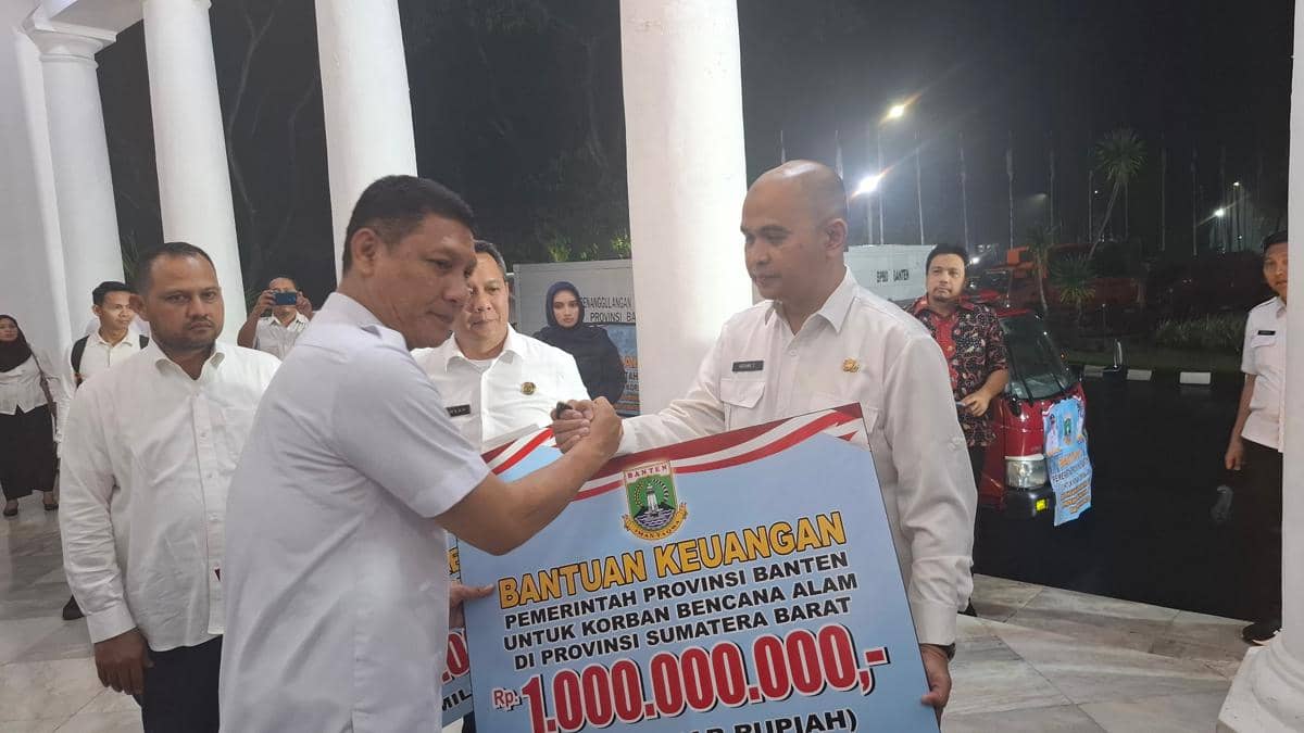 Pemberian bantuan bencana dari Banten untuk Sumatra