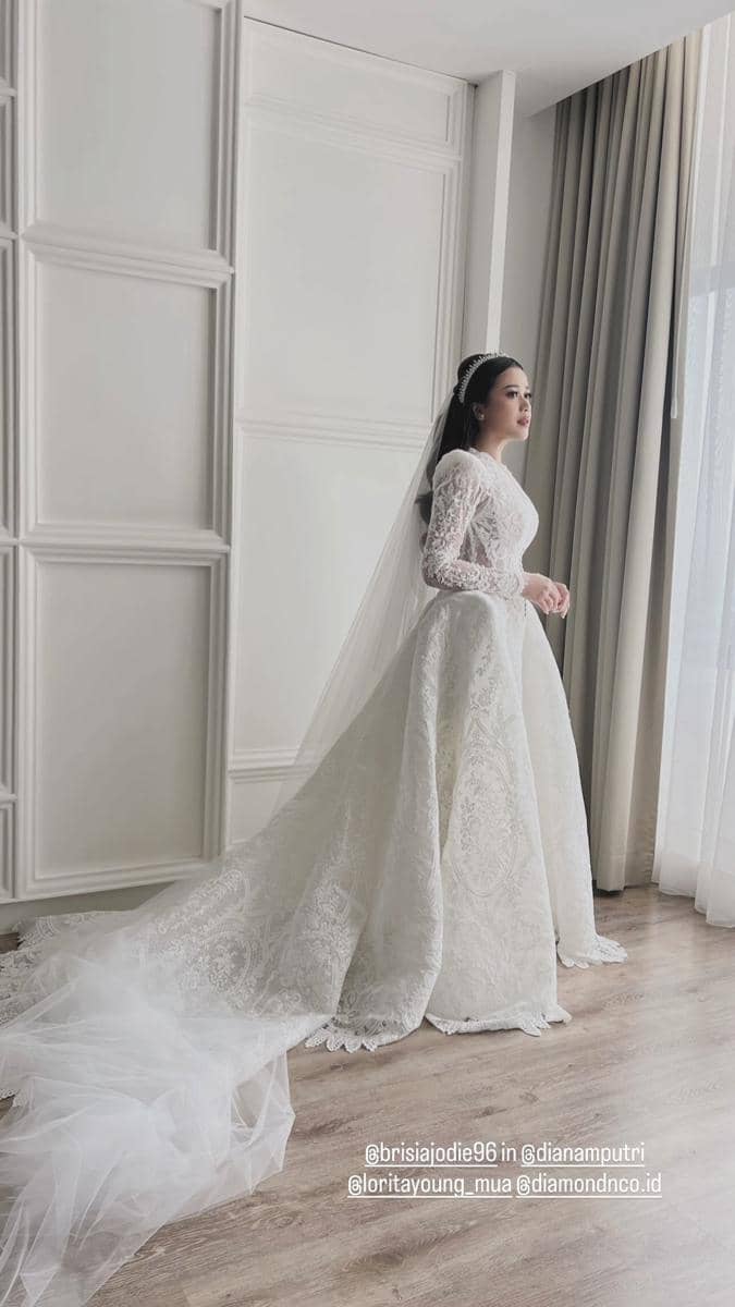 Brisia Jodie dan Jonathan Alden menikah