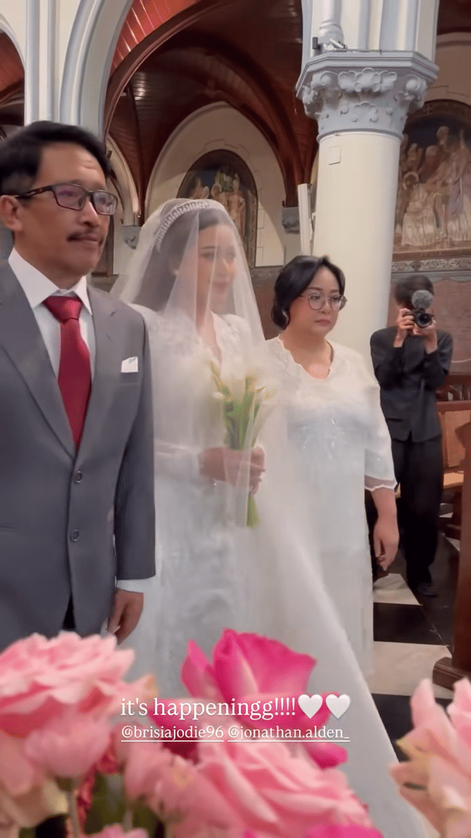 Brisia Jodie dan Jonathan Alden menikah