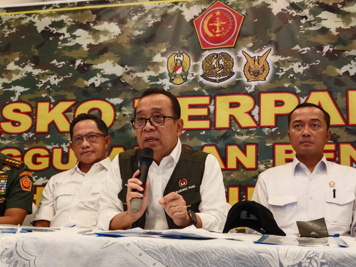 Konferensi pers bencana banjir bandang dan longsor