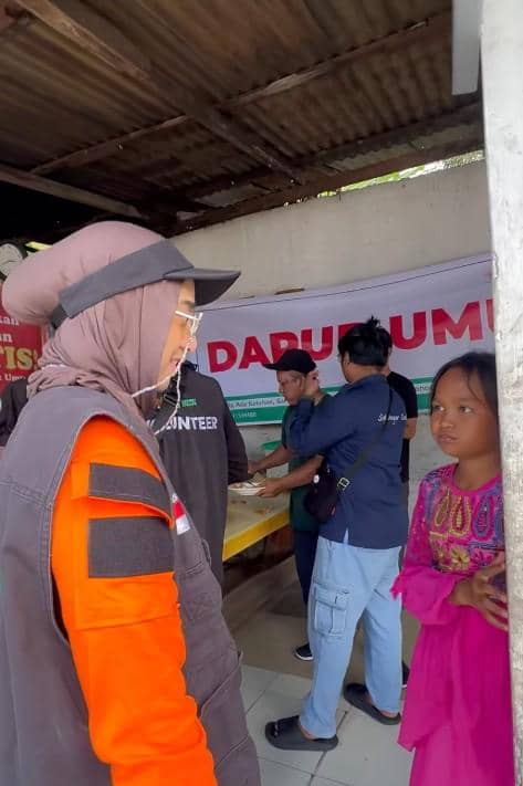 Chiki Fawzi Bantu Dapur Umum untuk Korban Banjir (instagram.com/chikifawzi)