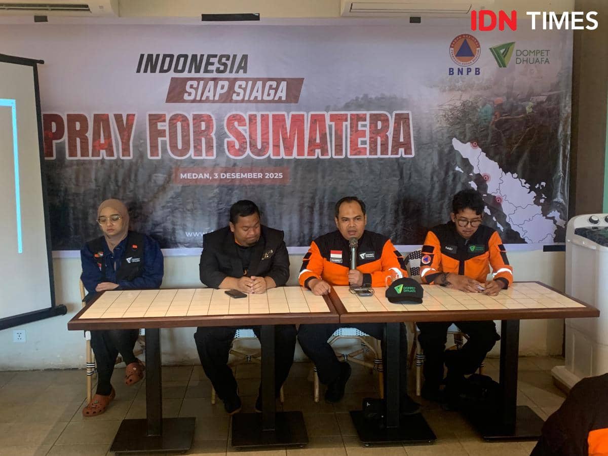 Tim Dompet Dhuafa bareng Chiki Fawzi turun ke lokasi bencana Sumatra untuk evakuasi dan salurkan bantuan (IDN Times/Doni Hermawan)