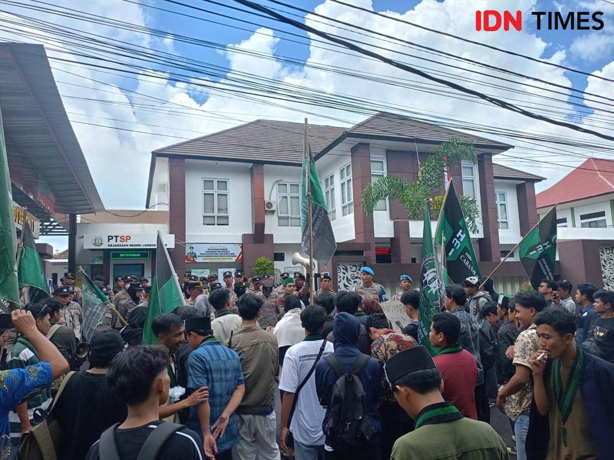 Puluhan massa Aksi HMI MPO