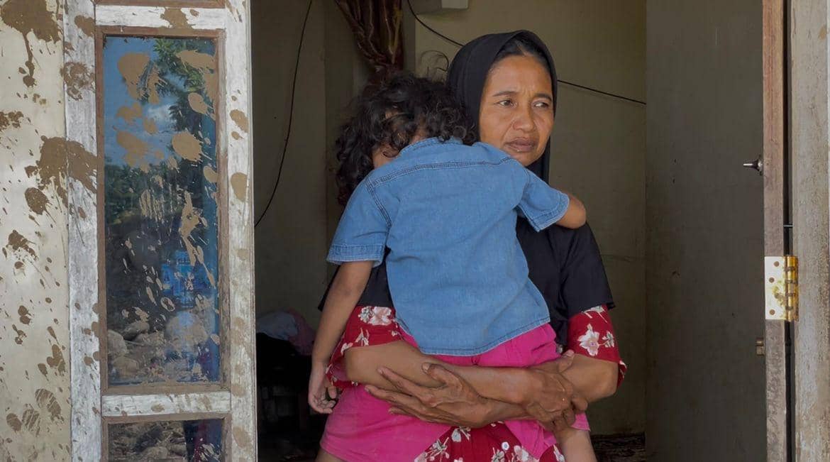 Adnayernis Warga Subarang Aie, Nagari Salareh Aie Timur, Kecamatan Palembayan, Kabupaten Agam-Sumbar sempat bertahan hidup dengan hanya memakan nasi dan gula aren saja saat banjir melanda.
