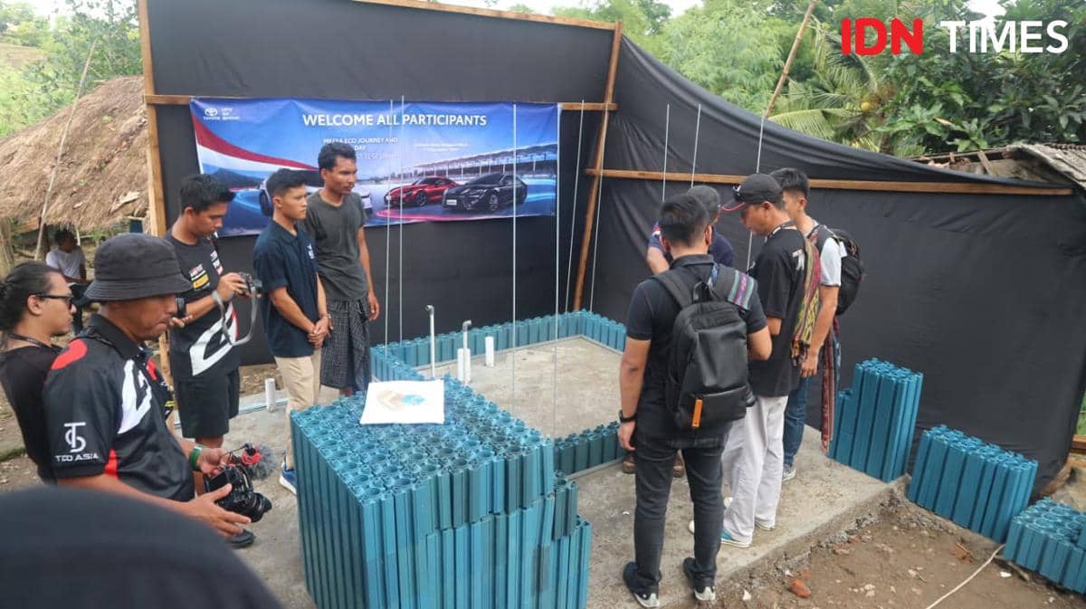 Toyota bangun toilet umum di Desa Adat Sasak Ende, Lombok, Nusa Tenggara Barat (NTB). (IDN Times/Dheri Agriesta).