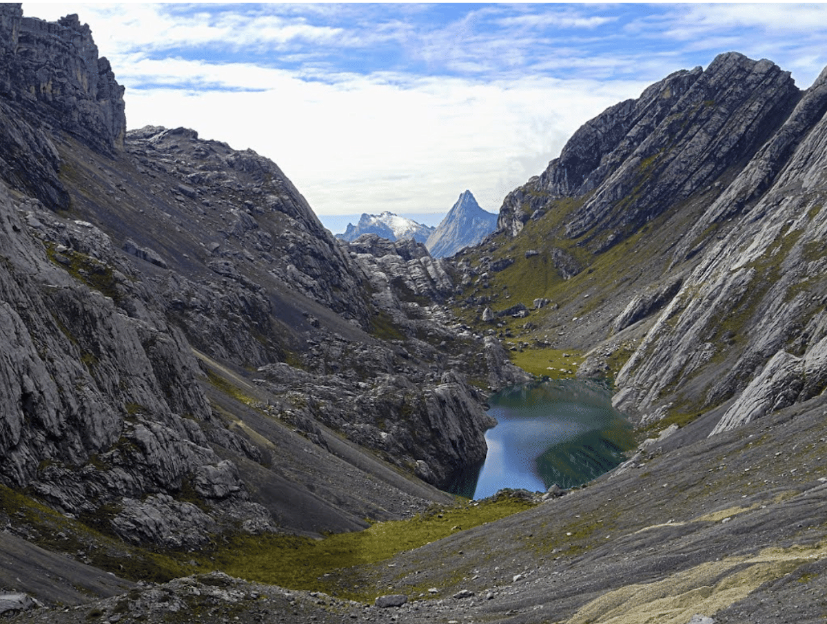 Gunung Puncak Idenberg