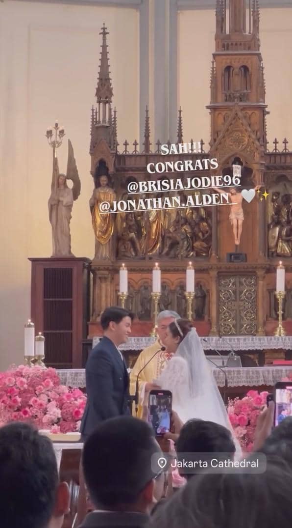 Brisia Jodie dan Jonathan Alden menikah