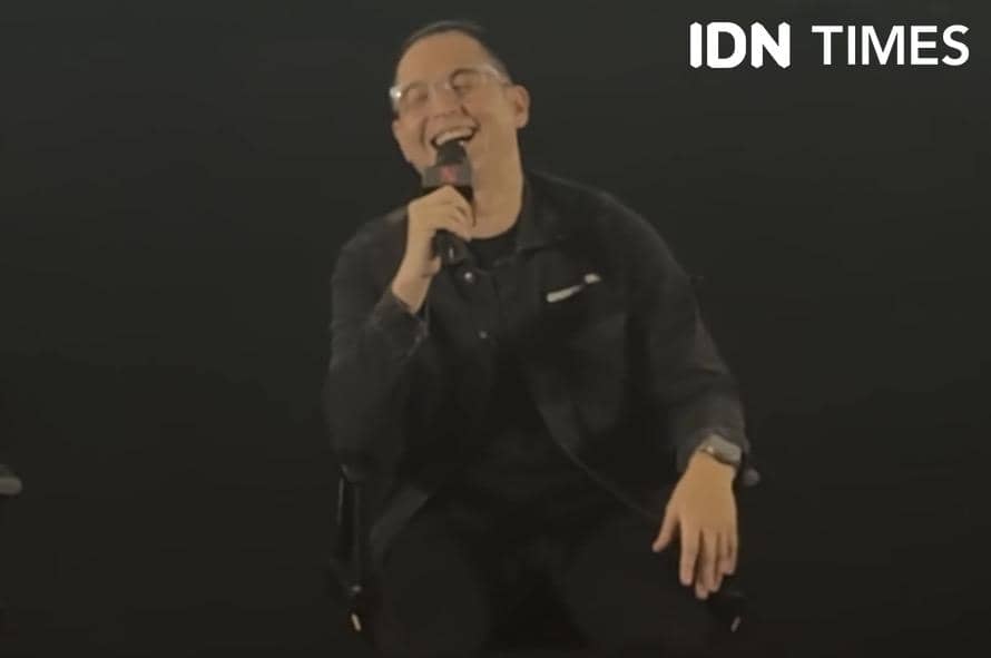 Ernest Prakasa pada press screening Lupa Daratan yang digelar Selasa (2/12/2025)