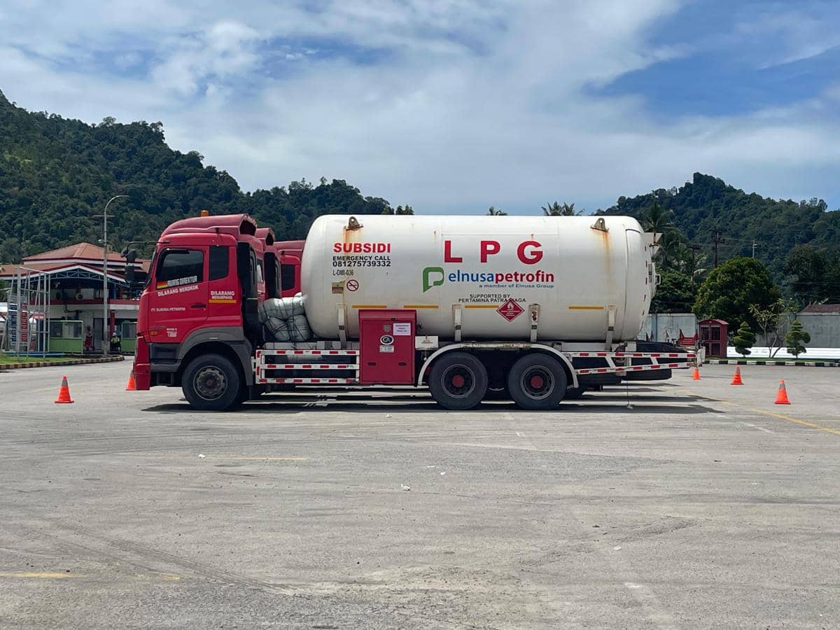 Pertamina menyalurkan LPG ke sejumlah daerah terisolir karena banjir (dok.Pertamina Patra Niaga Sumbagut)