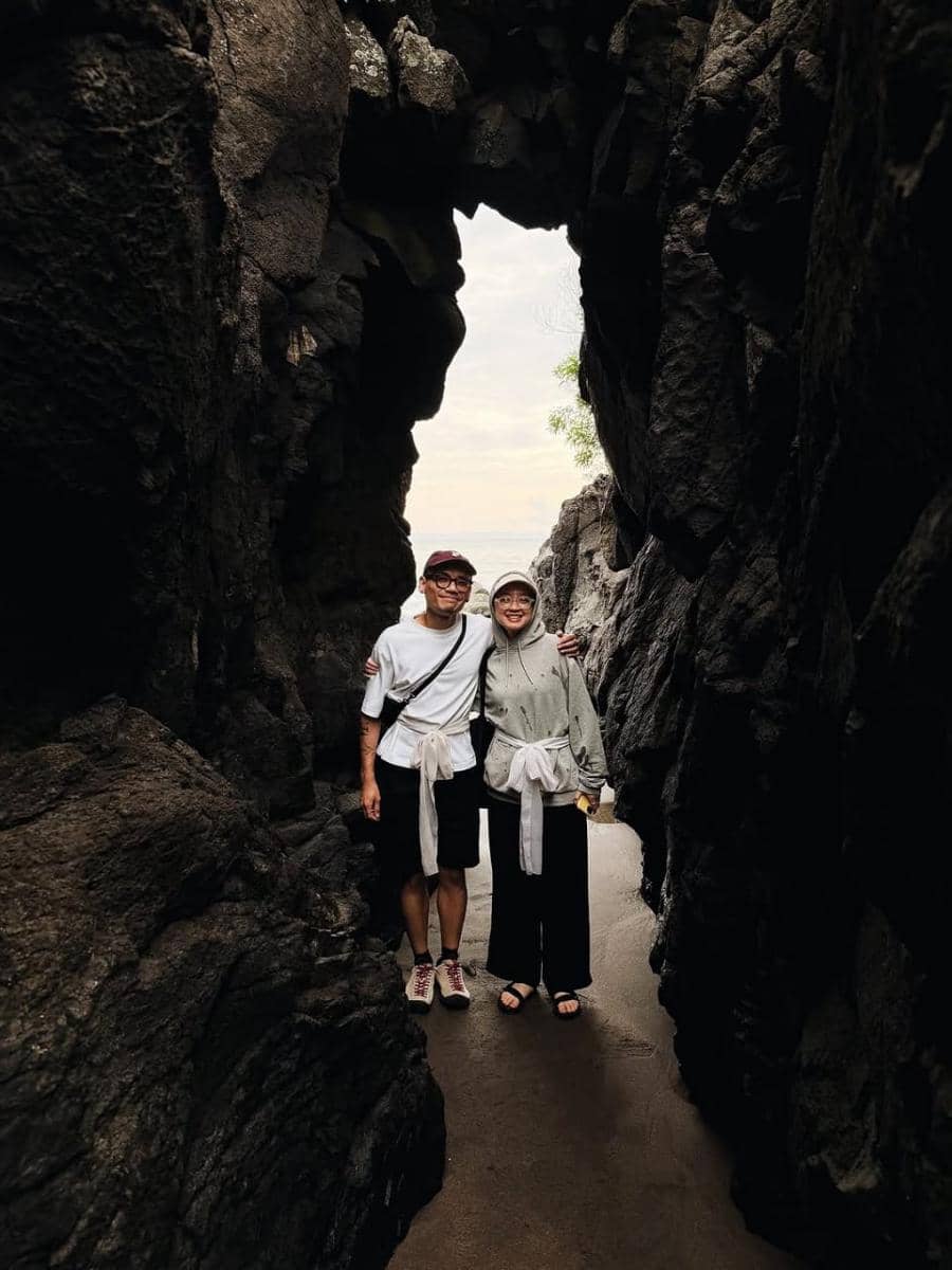 Gita Savitri dan Paul Partohap liburan di Lombok.