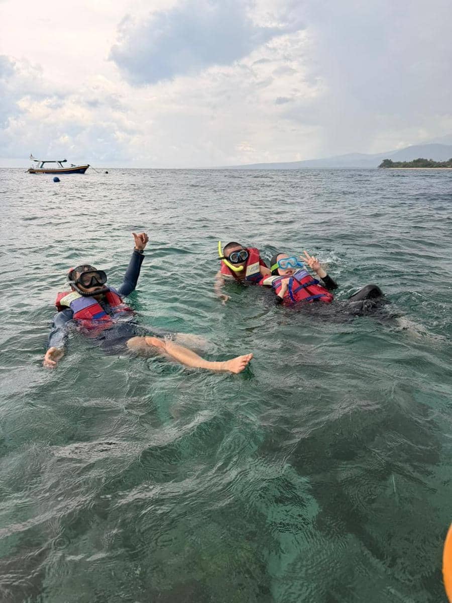 Gita Savitri dan Paul Partohap liburan di Lombok.