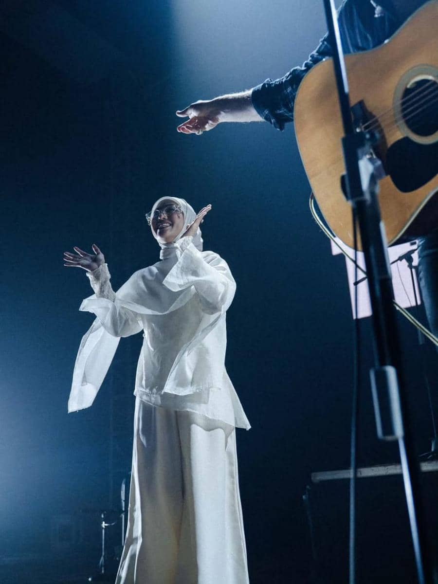 Feby Putri dan The Paper Kites