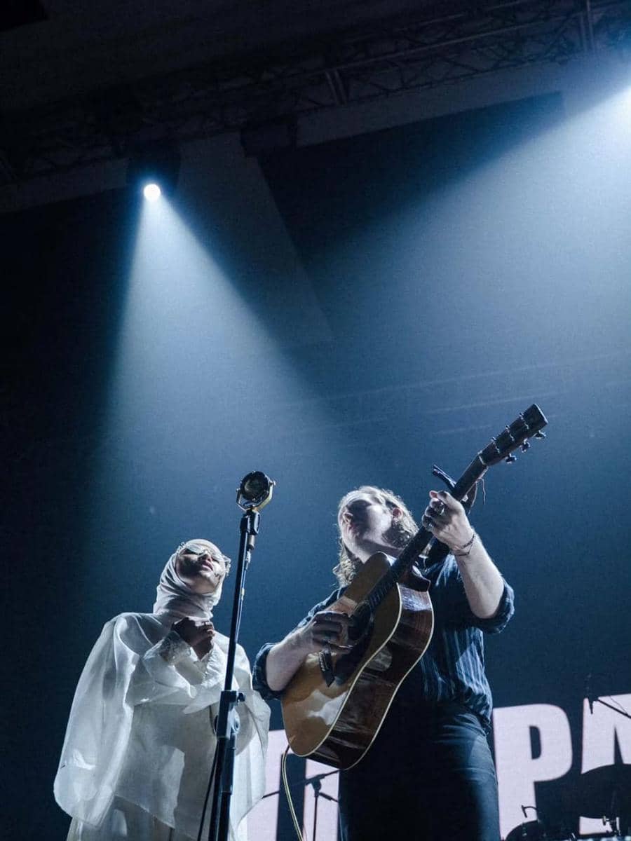 Feby Putri dan The Paper Kites