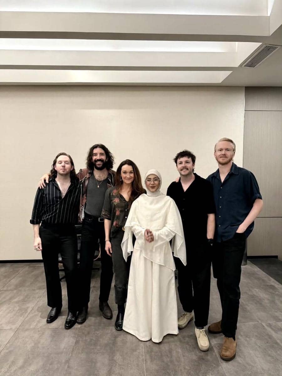 Feby Putri dan The Paper Kites