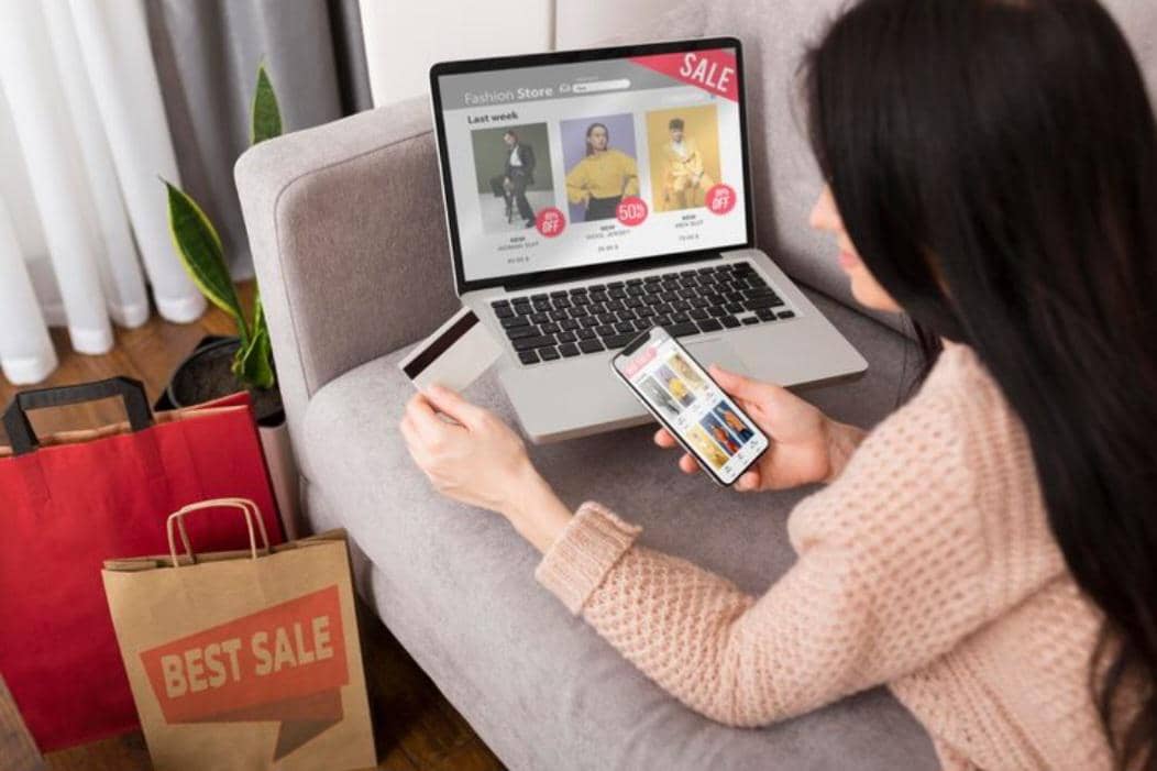 ilustrasi belanja online (freepik.com/freepik)