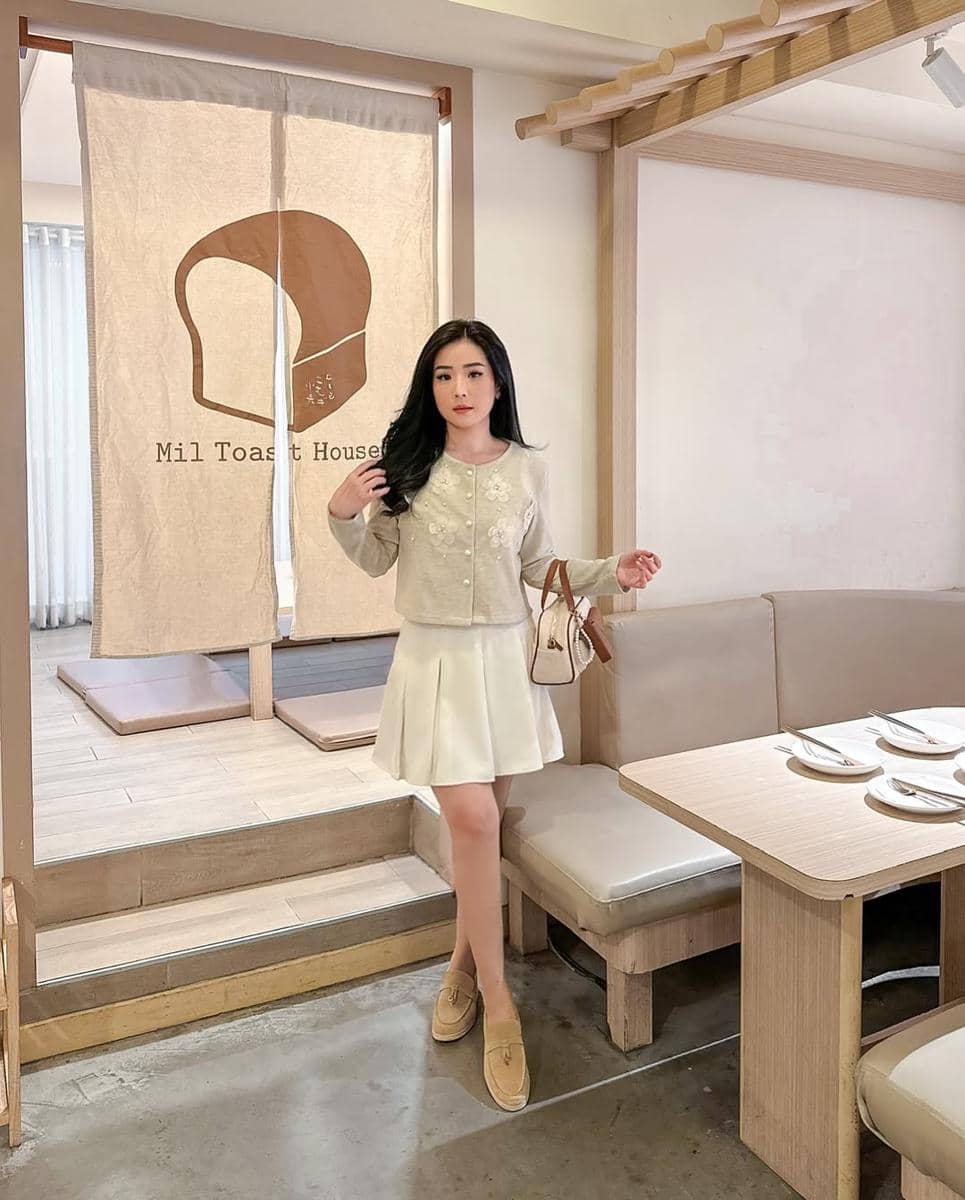 OOTD Mini Skirt ala Aita Christina