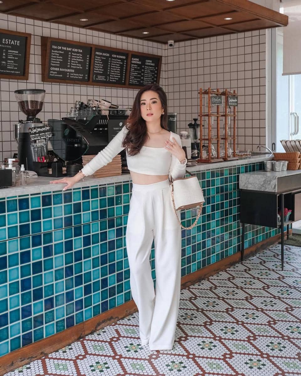 OOTD Nuansa Putih ala Aita Christina