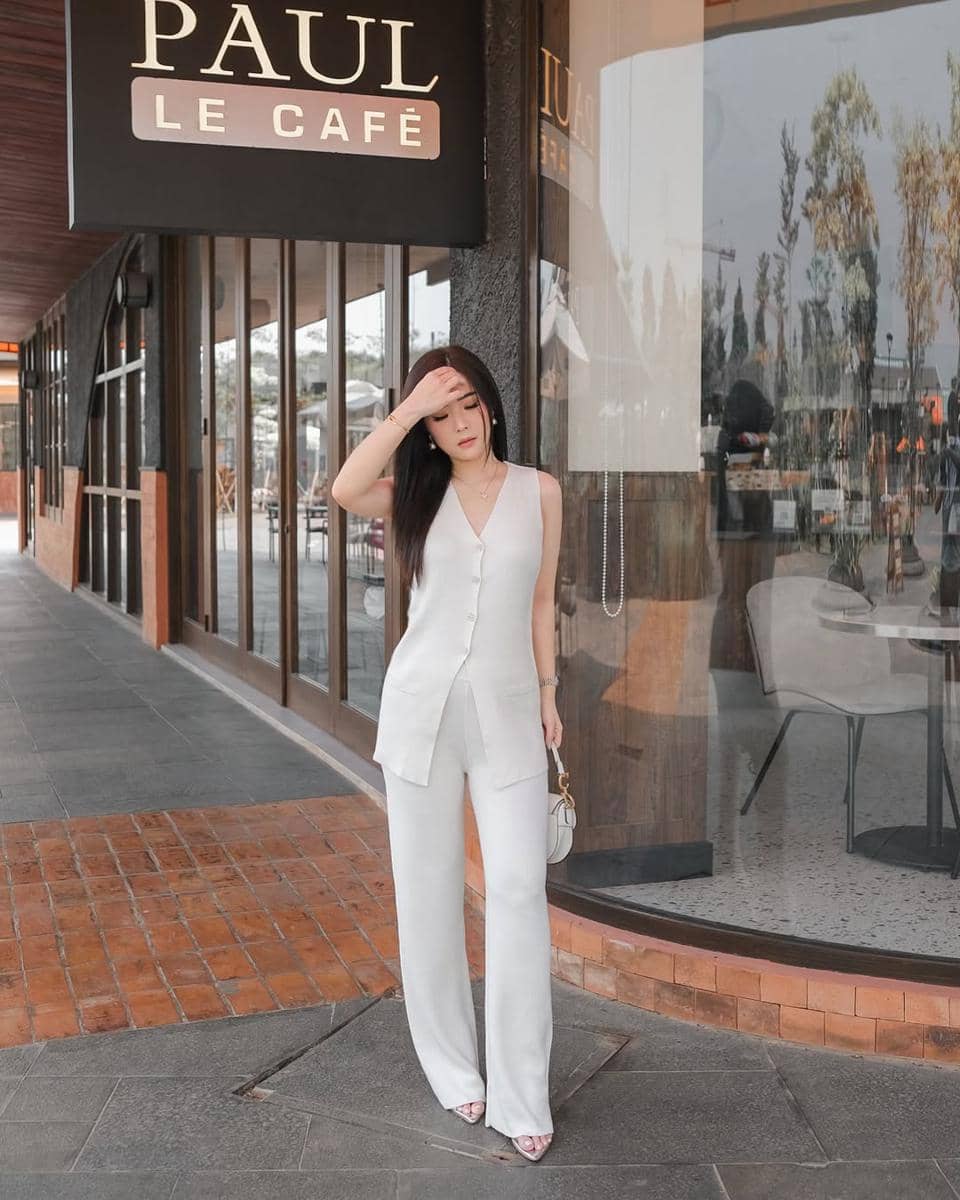 OOTD Nuansa Putih ala Aita Christina