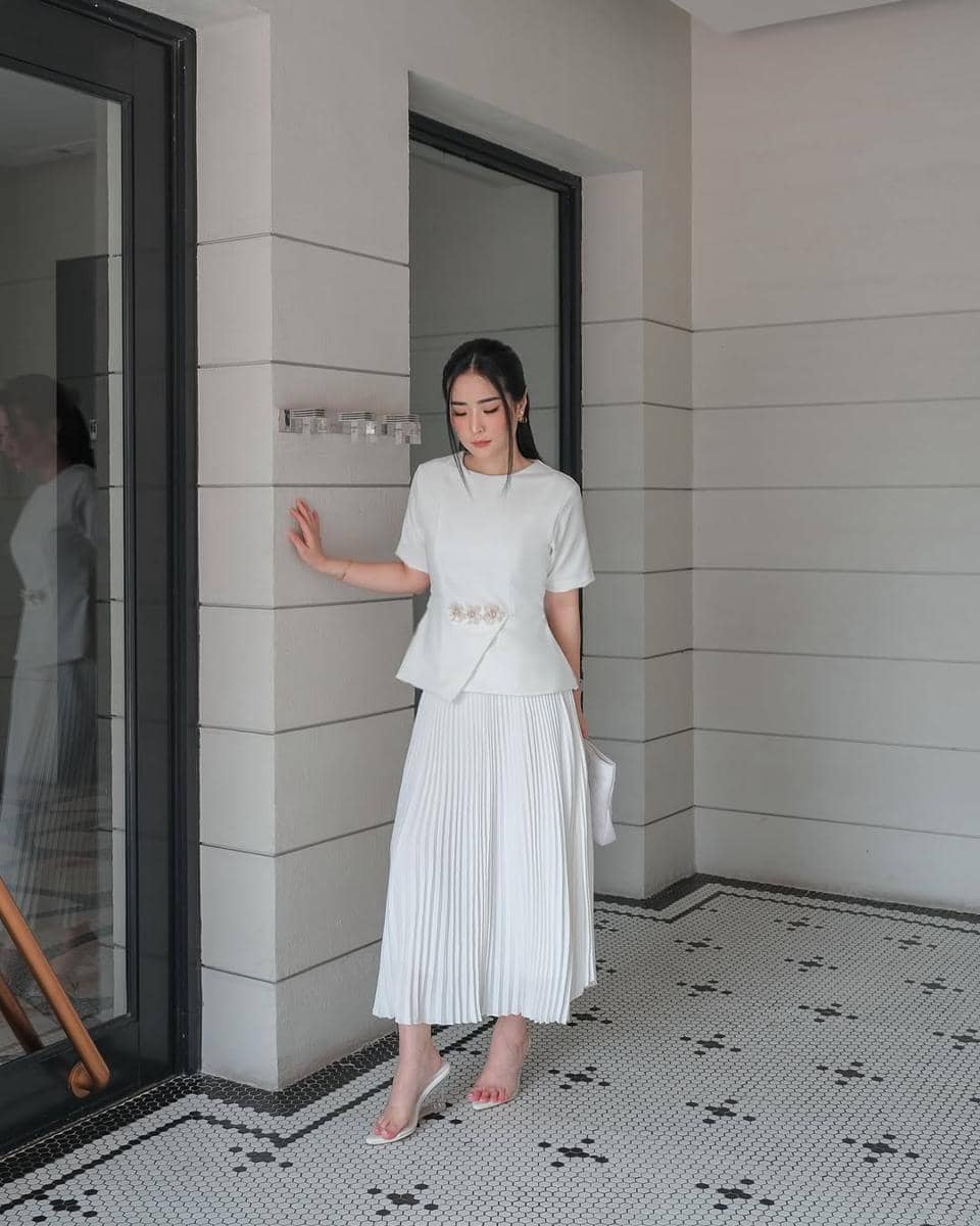 OOTD Nuansa Putih ala Aita Christina