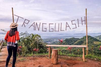 pemandangan alam dari Bukit Tranggulasih