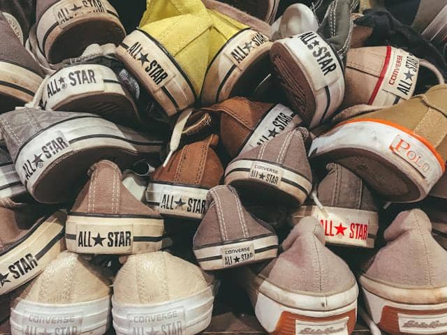 ilustrasi kesalahan pria dalam merawat sepatu