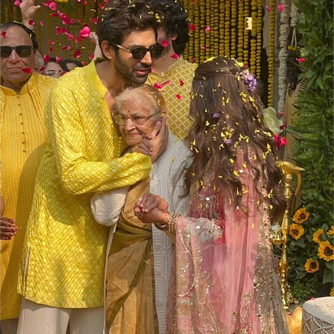 upacara Haldi adik Kartik Aaryan