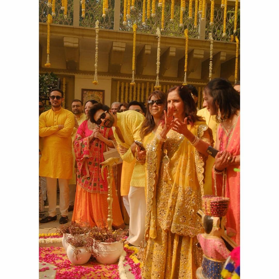 upacara Haldi adik Kartik Aaryan