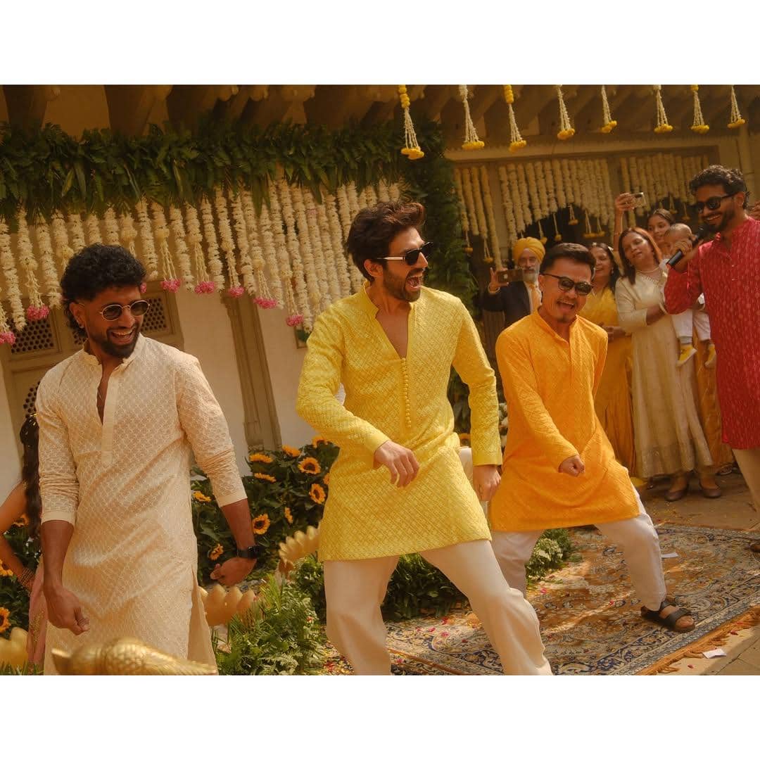 upacara Haldi adik Kartik Aaryan