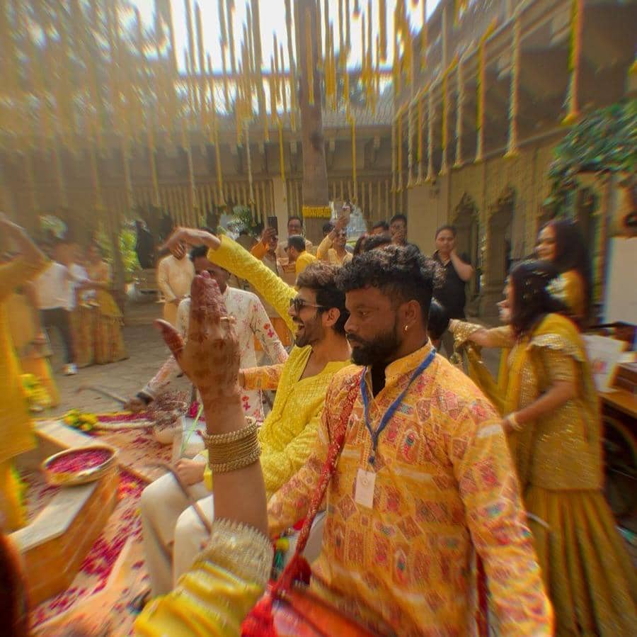 upacara Haldi adik Kartik Aaryan