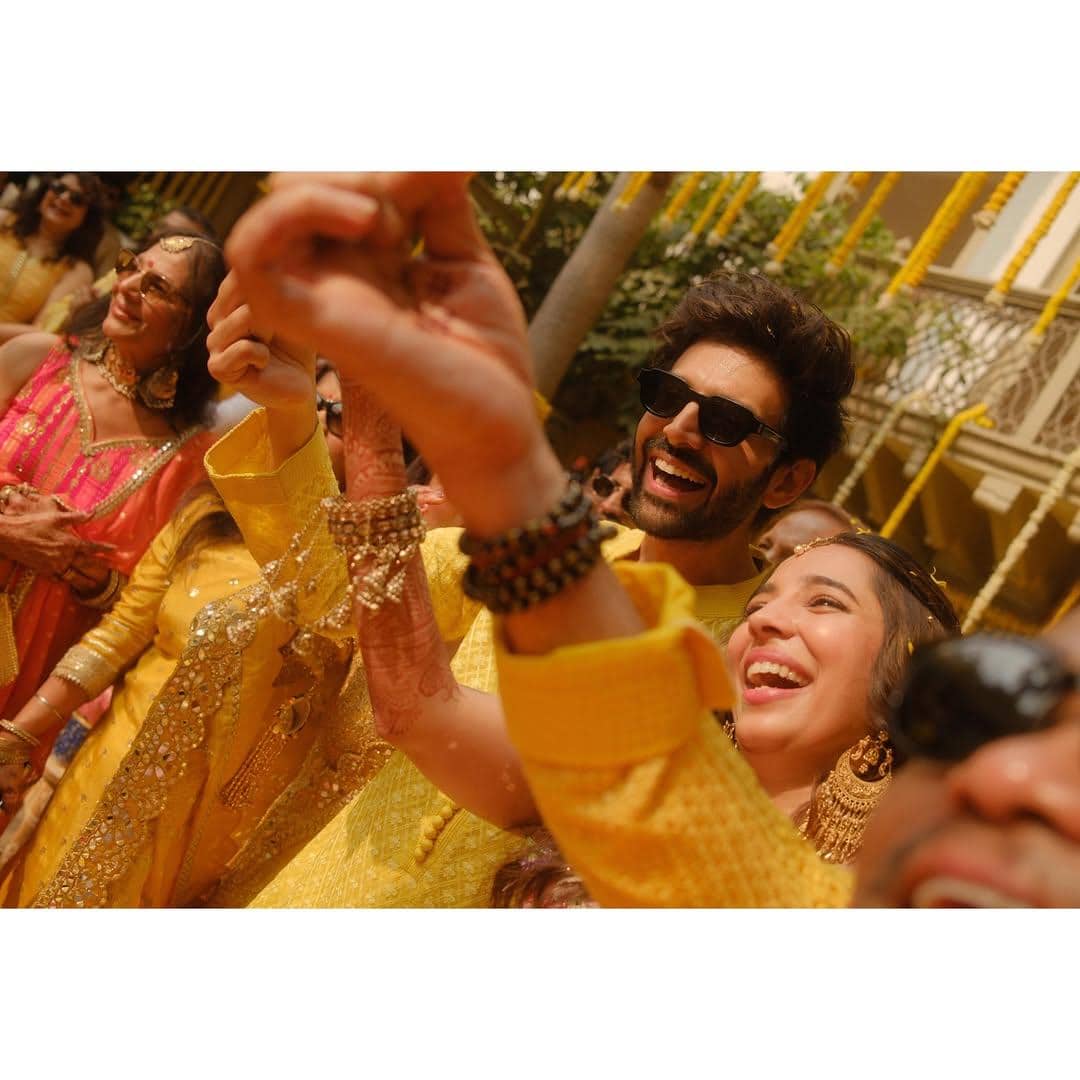 upacara Haldi adik Kartik Aaryan