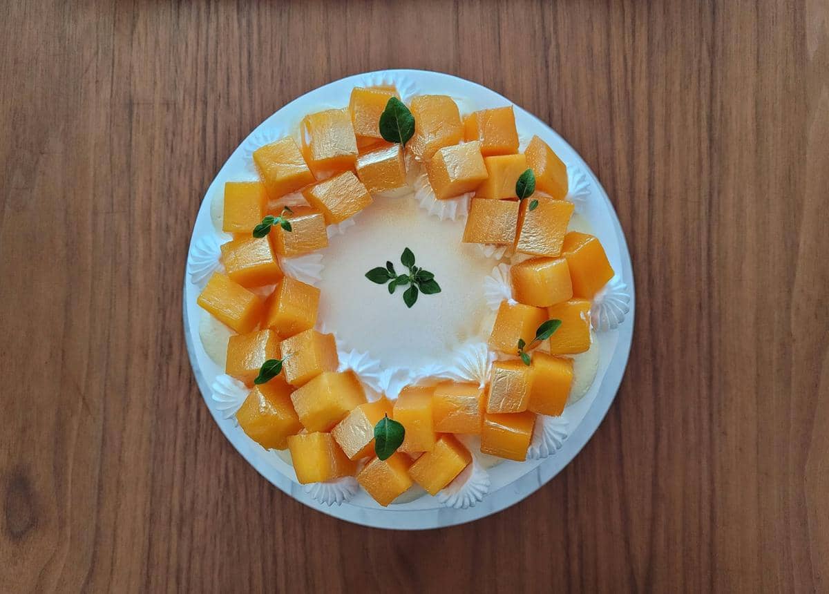 ilustrasi mangga yang dipotong dadu